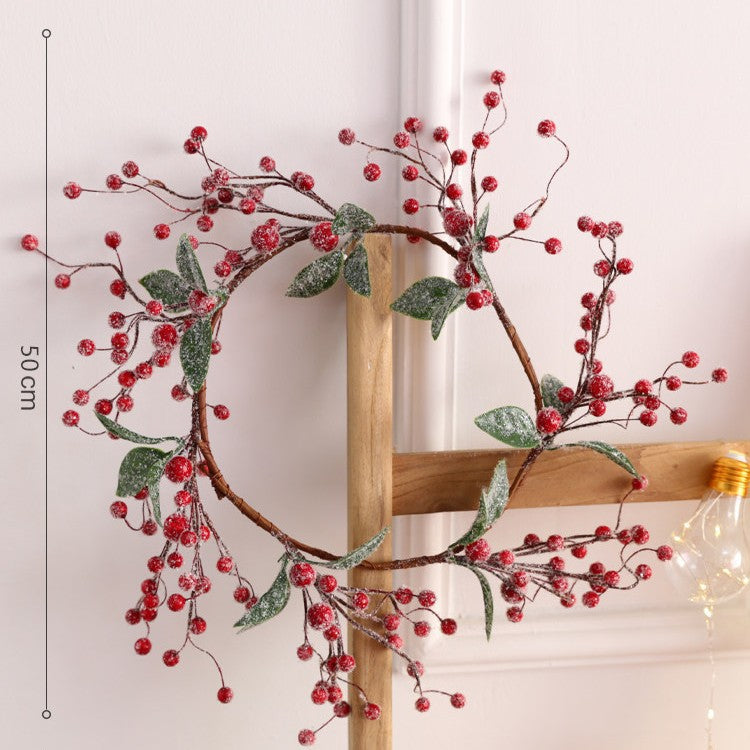 Weihnachtskranz mit roten Beeren