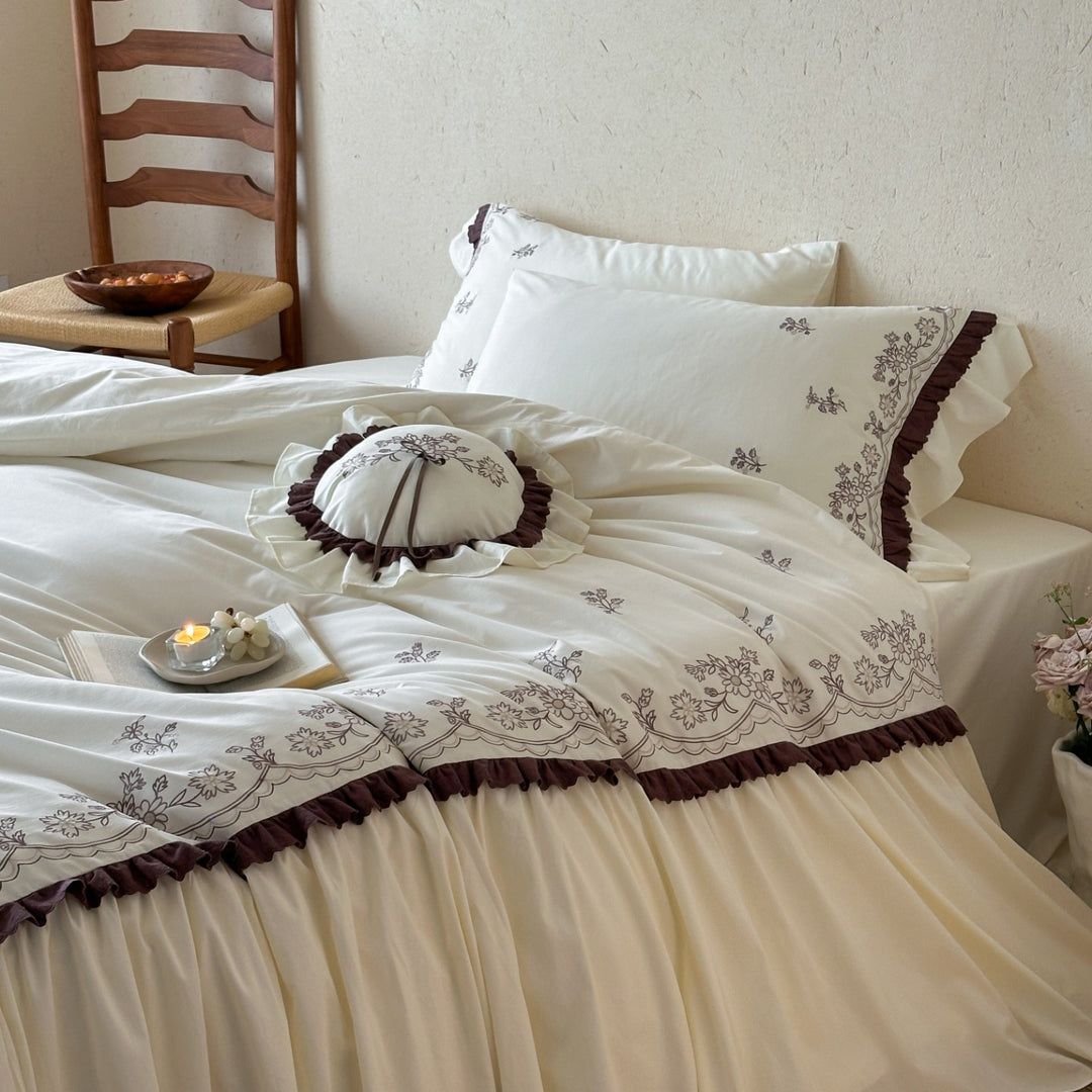 Elegantes Baumwoll-Bettwäscheset mit Stickerei und Schleifen