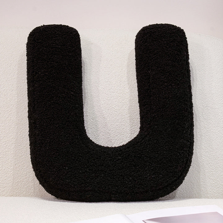 Plüsch-Kuschelkissen mit Buchstaben- und Herzmotiven
