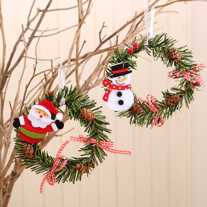 Weihnachtlicher Türkranz mit Figuren