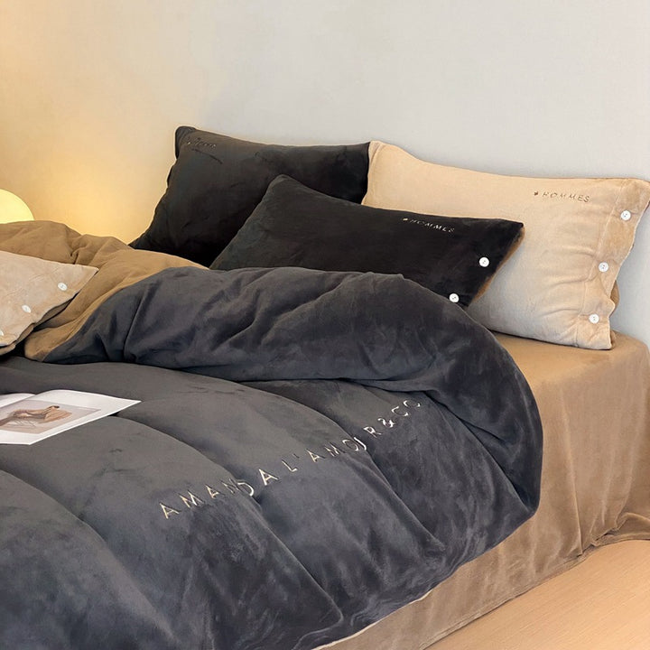 Luxuriöses Milchfaser-Fleece Bettwäsche-Set mit Stickerei
