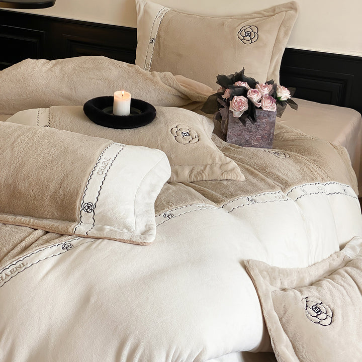 Elegantes Milchfaser-Fleece Bettwäsche-Set mit Stickerei