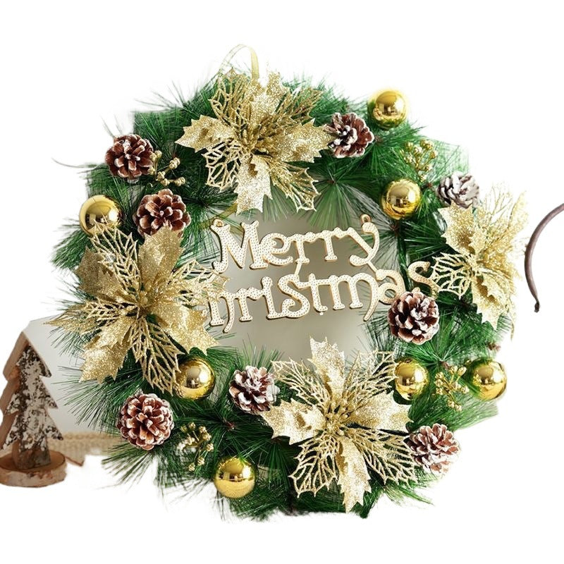Klassischer Weihnachtskranz aus Kiefernzweigen