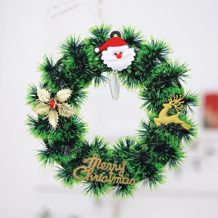 Dekorativer Weihnachtskranz mit festlichen Akzenten