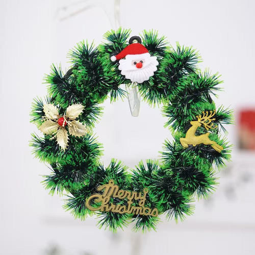 Dekorativer Weihnachtskranz mit festlichen Akzenten