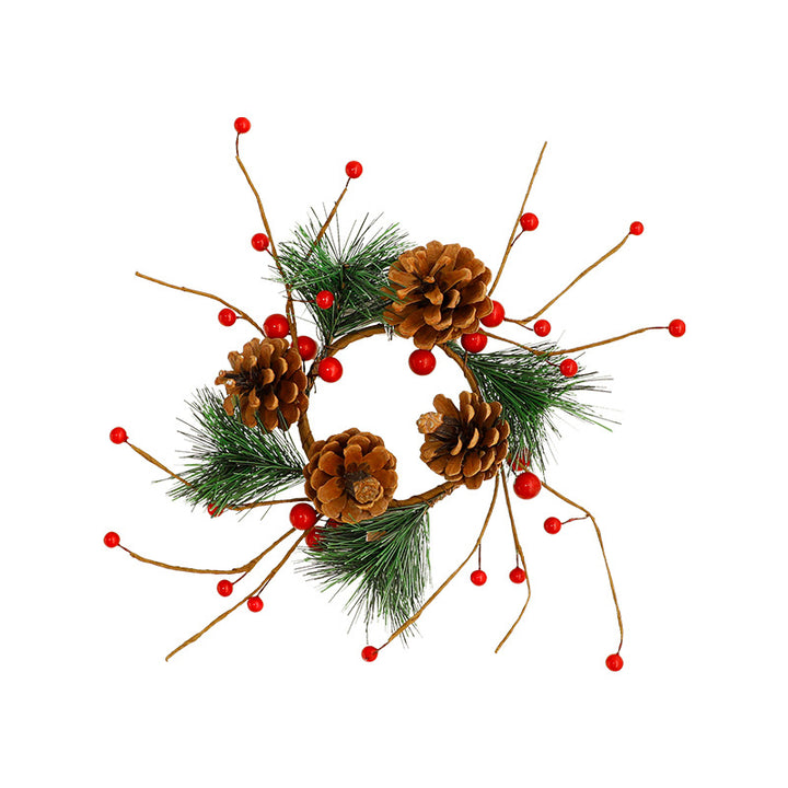 Weihnachtskranz mit Beeren und Tannennadeln