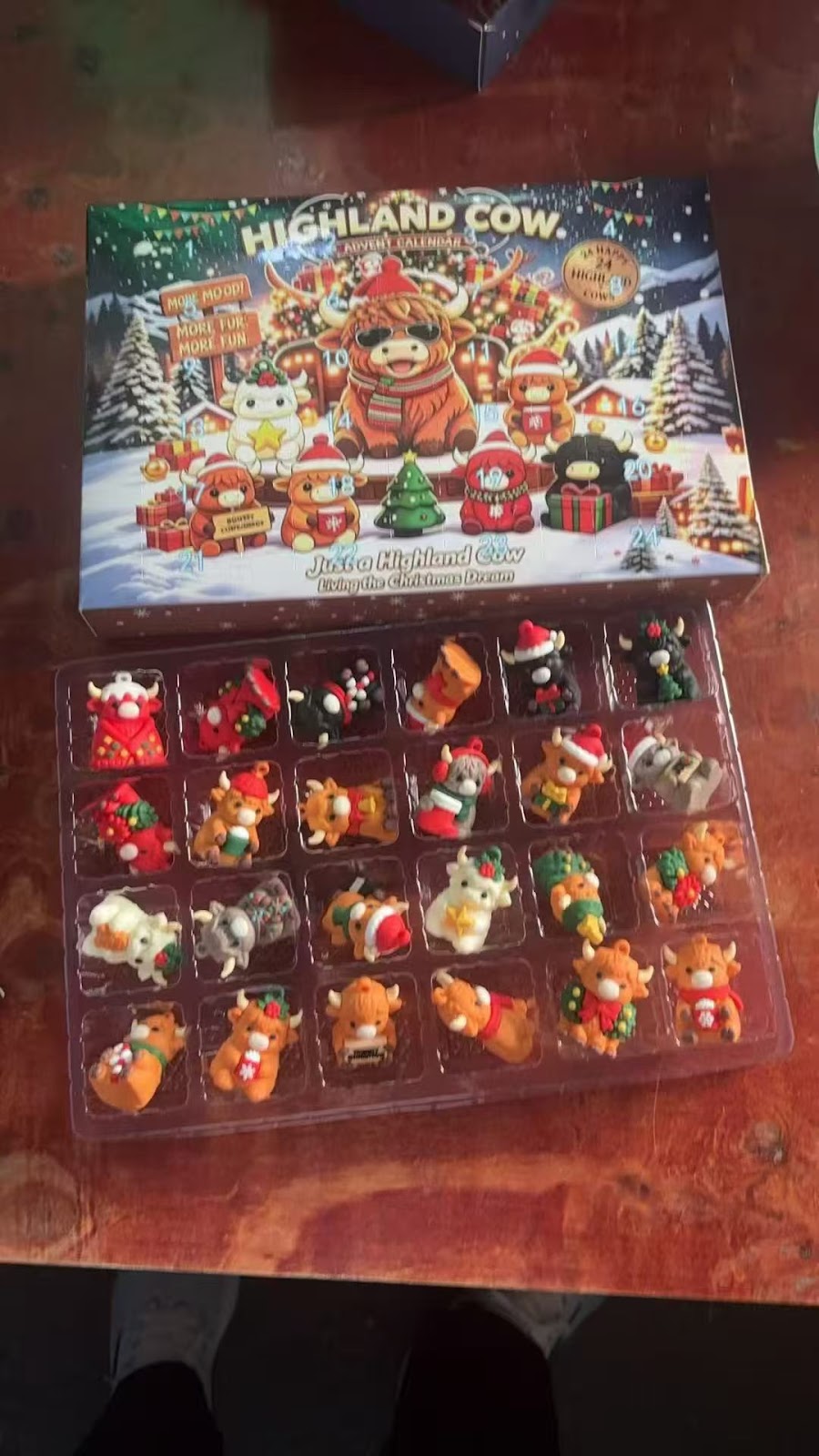 Adventskalender mit Spielzeug-Überraschungen, 24 Tage