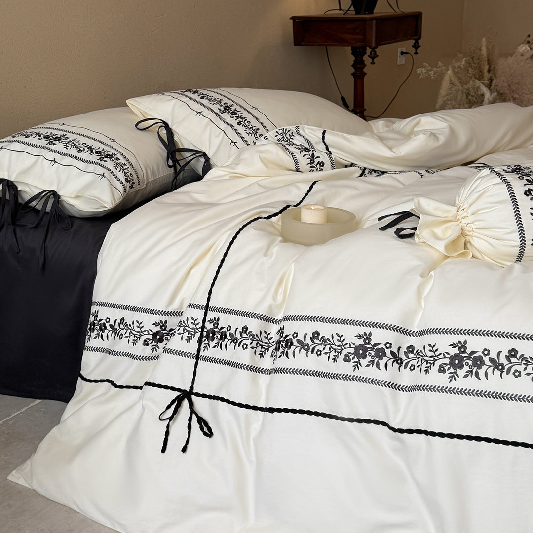 Elegantes Baumwoll-Bettwäscheset mit Stickerei und Schleifen