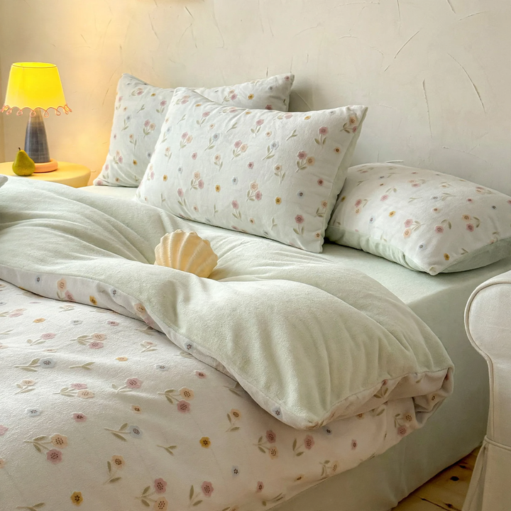 Milchfaser-Fleece Bettwäsche-Set mit floraler Prägung