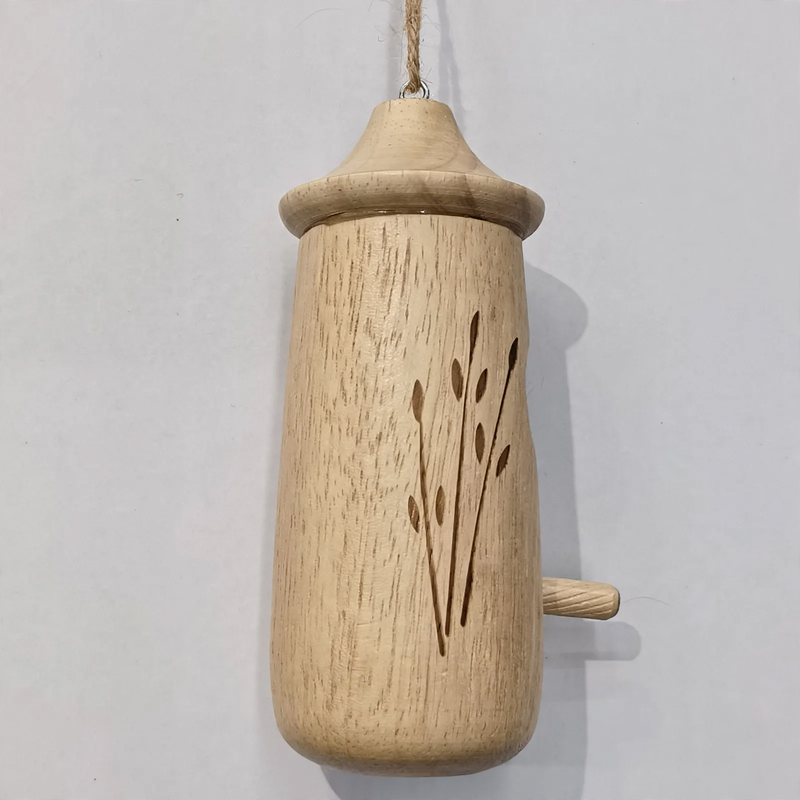 Dekoratives Vogelhaus aus Holz