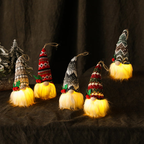 Weihnachtlicher Wichtel-Anhänger mit Strickmütze