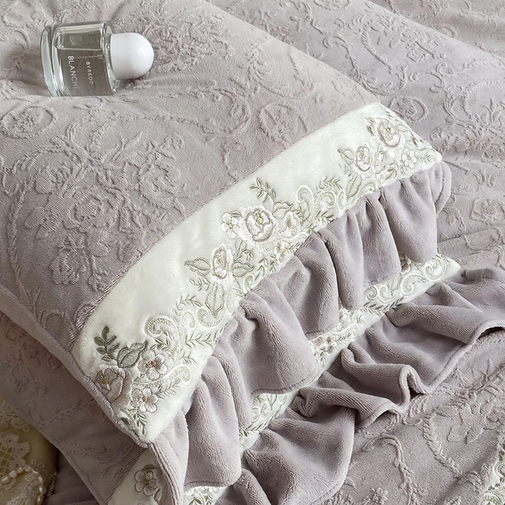 Französisches Milchfaser-Fleece-Bettwäsche-Set mit Relief-Stickerei