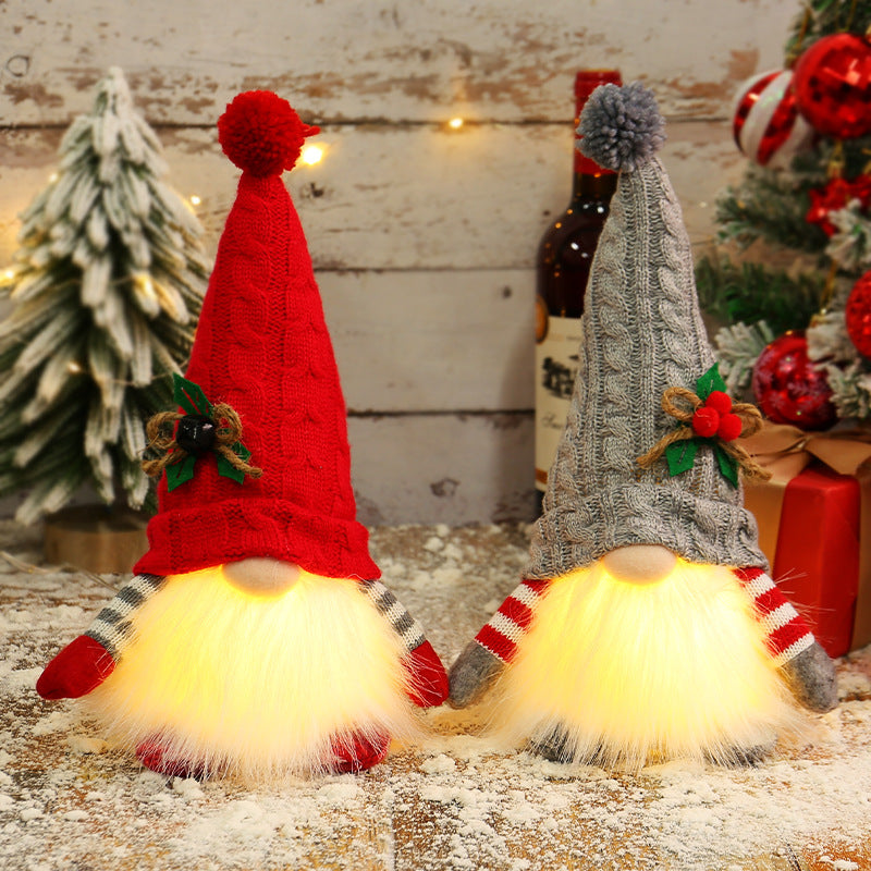Leuchtender Weihnachtswichtel mit Strickmütze