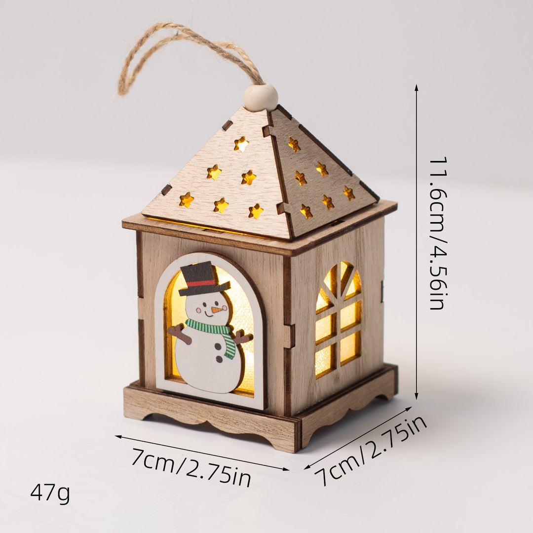 Beleuchtetes Holzhaus als Weihnachtsdekoration