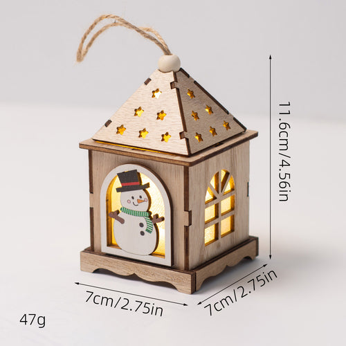 Beleuchtetes Holzhaus als Weihnachtsdekoration