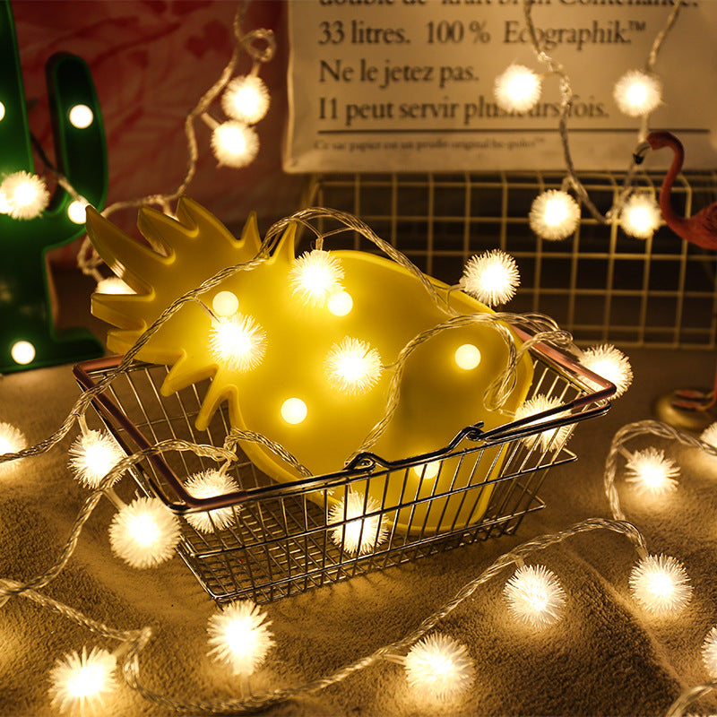 LED-Lichterkette mit verschiedenen Dekorelementen