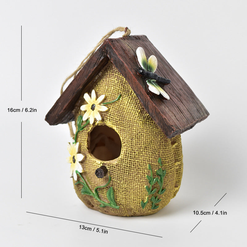Dekoratives Vogelhaus aus Kunstharz für die Wand