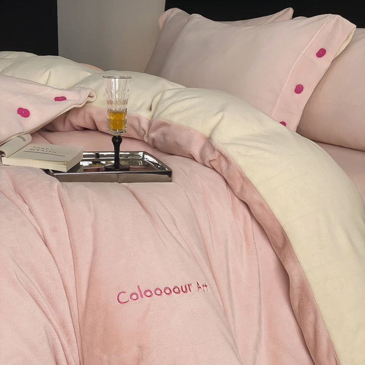 Minimalistisches Bettset aus Milchfaser