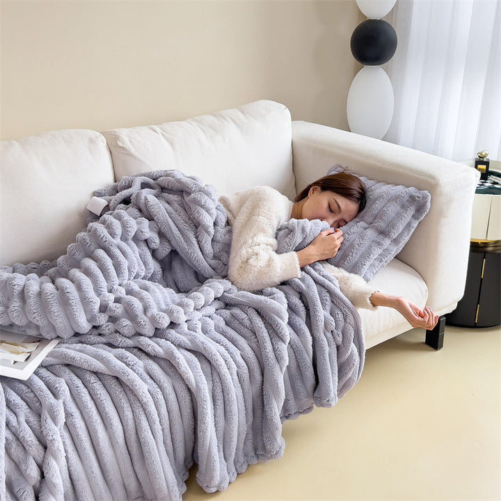 Warme Flanell-Wohndecke in Kaninchenfell-Optik