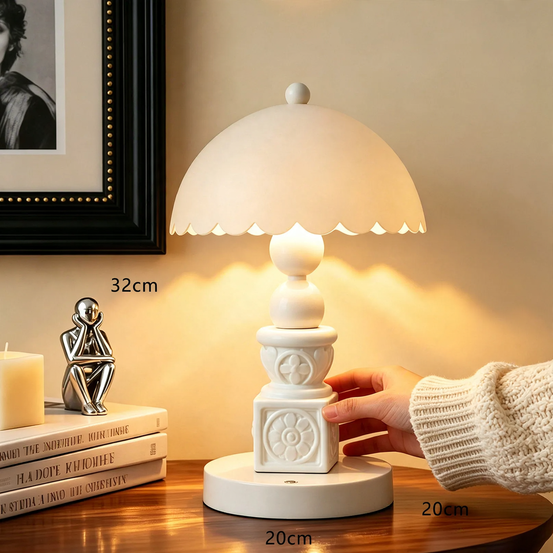 Französische Säulen-Tischlampe mit Schnitzerei