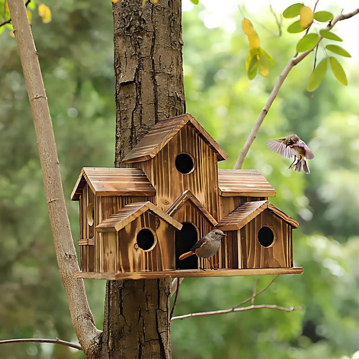 Vogelhaus im Villen-Stil aus Holz
