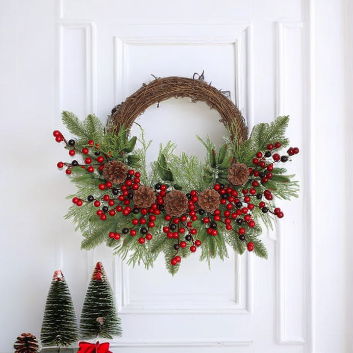 Weihnachtskranz mit Tannenzapfen und Beeren, 50 cm