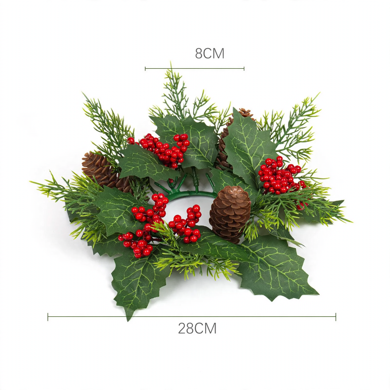 Weihnachtlicher Kerzenkranz mit Beeren und Zapfen