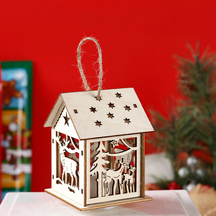 Beleuchtetes Holzhaus für die Weihnachtszeit