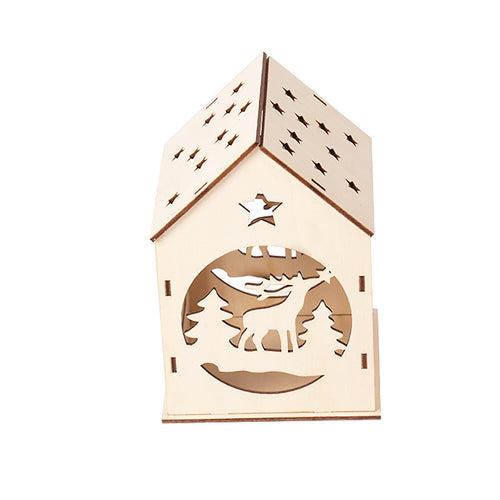 Dekoratives Holzhaus mit weihnachtlichen Motiven