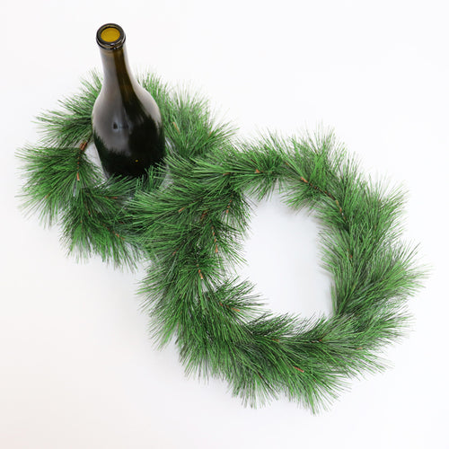 Weihnachtskranz aus PVC-Tannennadeln