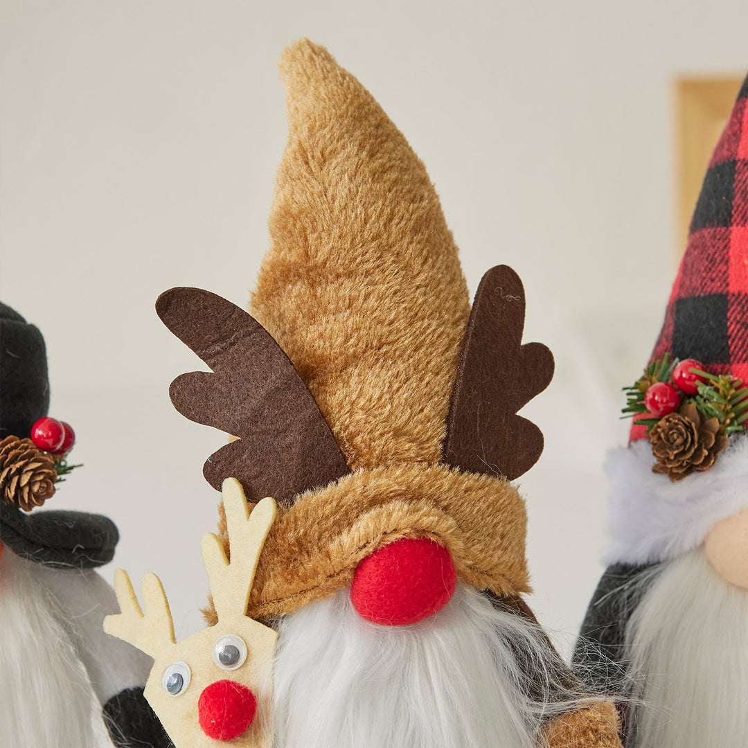 Dekorative Zwergen- und Weihnachtsfiguren aus Stoff