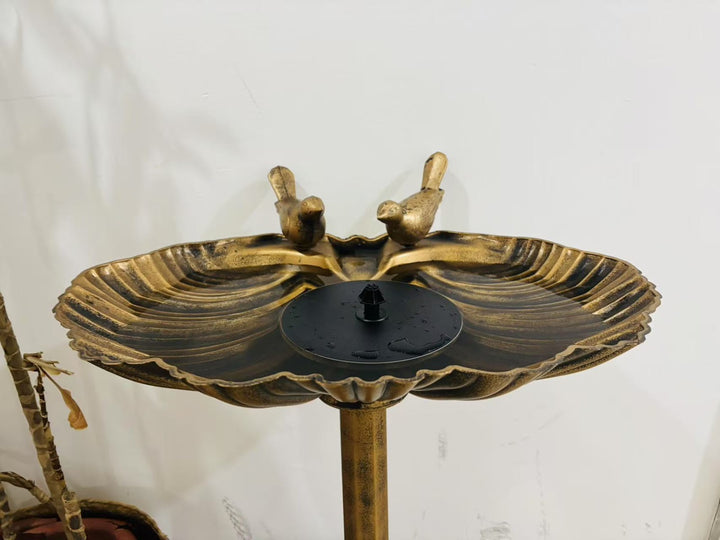 Vogeltränke in Muschelform mit optionalem Solarbrunnen