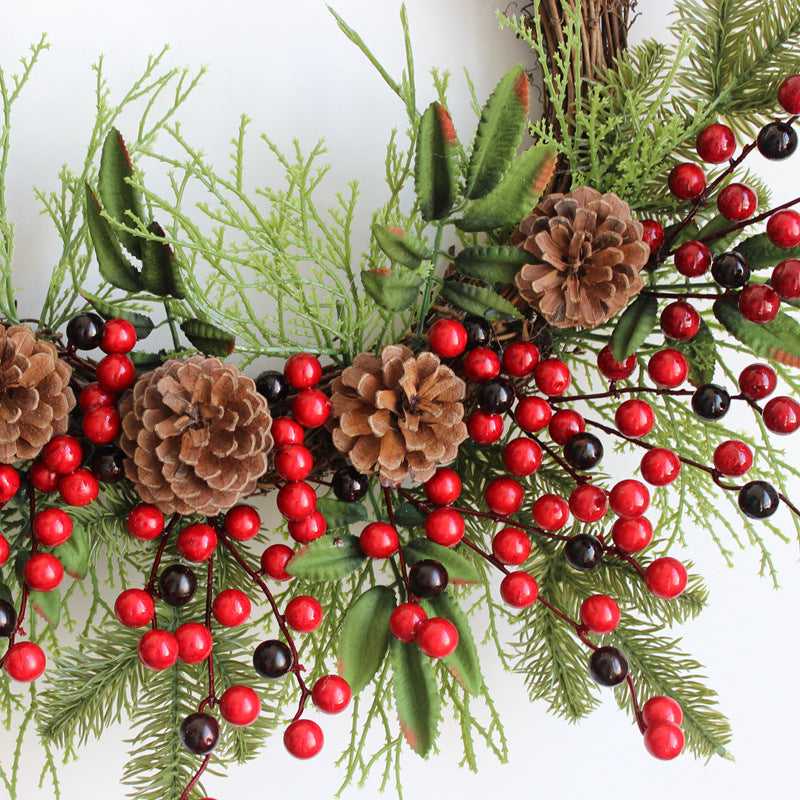 Weihnachtskranz mit Tannenzapfen und Beeren, 50 cm