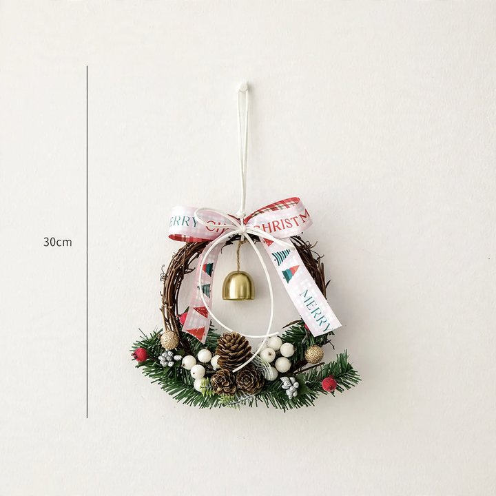 Mini-Weihnachtskranz mit Tannenzapfen und Glocken