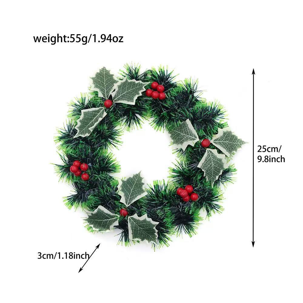 Dekorativer Weihnachtskranz mit festlichen Akzenten