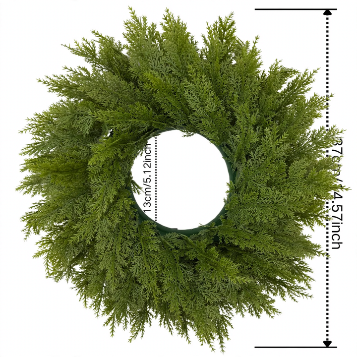 Künstlicher Weihnachtskranz mit Tannennadeln und Beeren