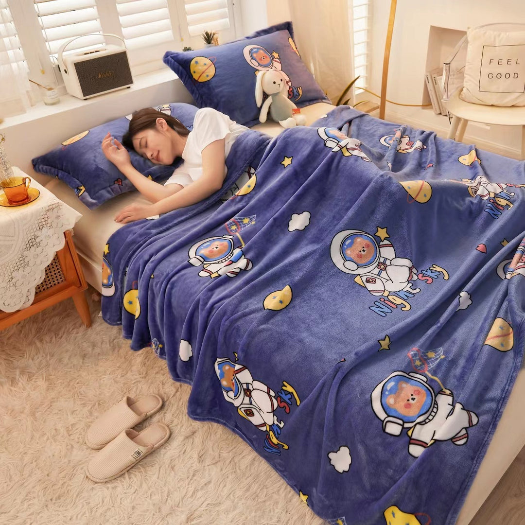 Kuscheldecke aus Milchfaser, Cartoon-Muster