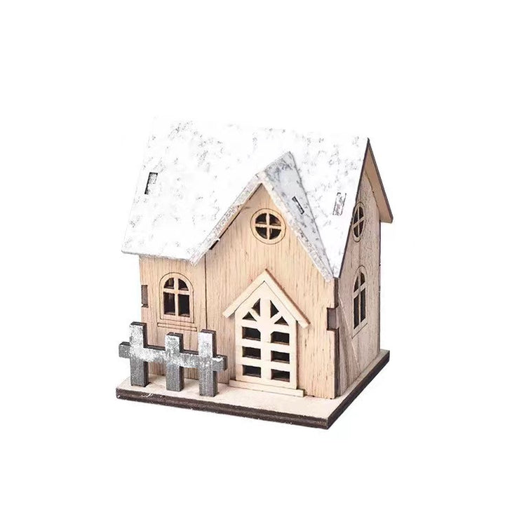 Beleuchtetes Weihnachts-Holzhaus im skandinavischen Stil