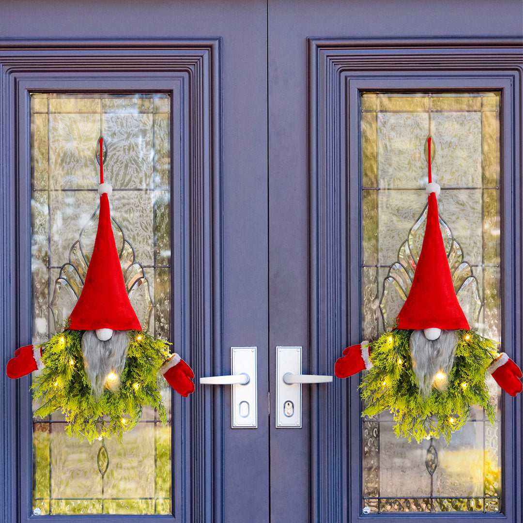 Kreativer Weihnachtskranz mit Wichtel-Motiv und Beleuchtung
