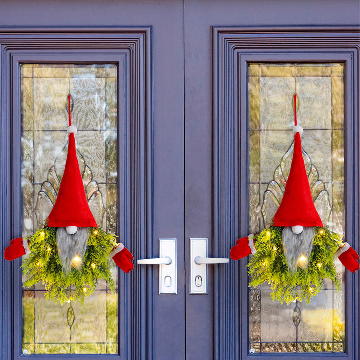 Kreativer Weihnachtskranz mit Wichtel-Motiv und Beleuchtung