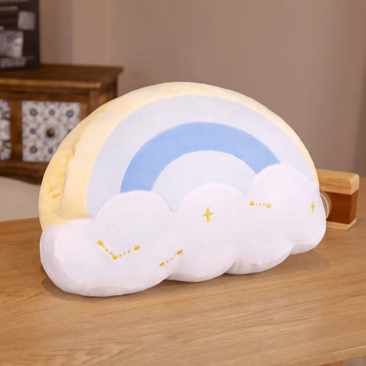 Plüsch-Kissen mit Sternen- und Regenbogenmotiven