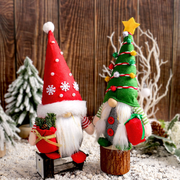 Weihnachts-Wichtel mit Geschenk, stehend