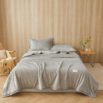 Flauschige Korallenfleece-Decke für Sofa und Bett