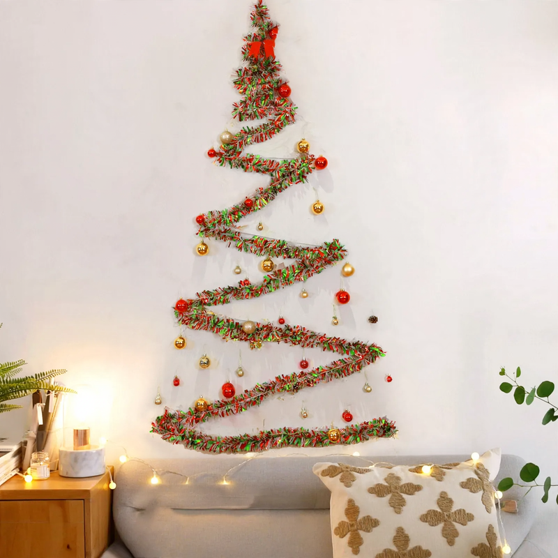 Dekorative Weihnachtshänger mit Schneeflocken und Rentier