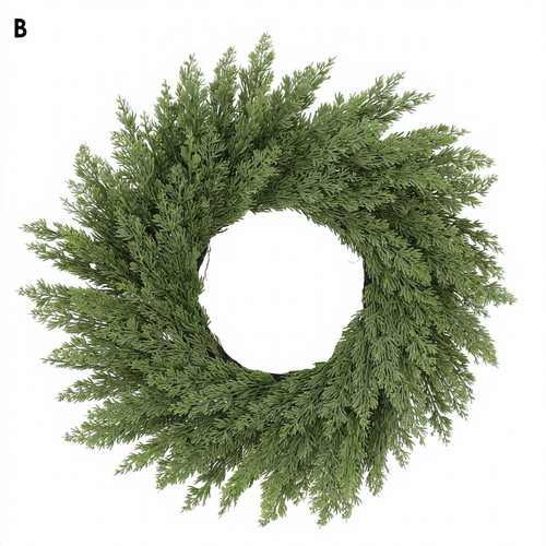 Weihnachtskranz aus Zypressenzweigen und Tannennadeln