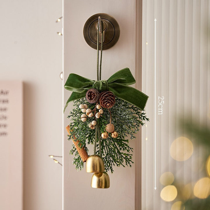 Weihnachtlicher Glocken-Anhänger mit Kranz