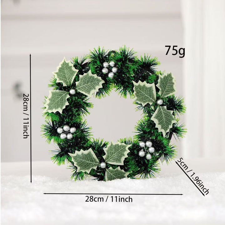Dekorativer Weihnachtskranz mit festlichen Akzenten