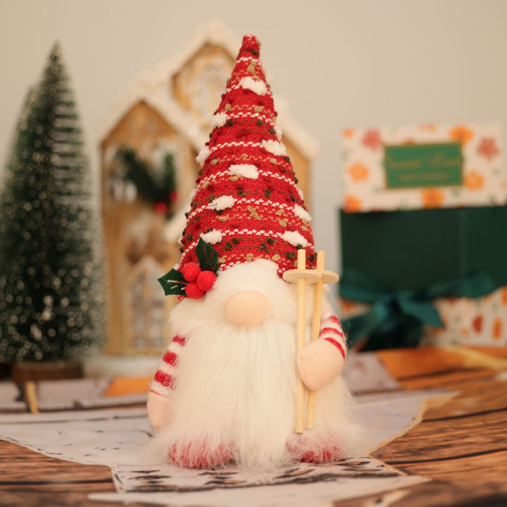Beleuchtete Wichtelfigur mit Strickmütze