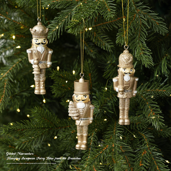 Goldener Nussknacker-Anhänger aus Kunstharz für den Weihnachtsbaum