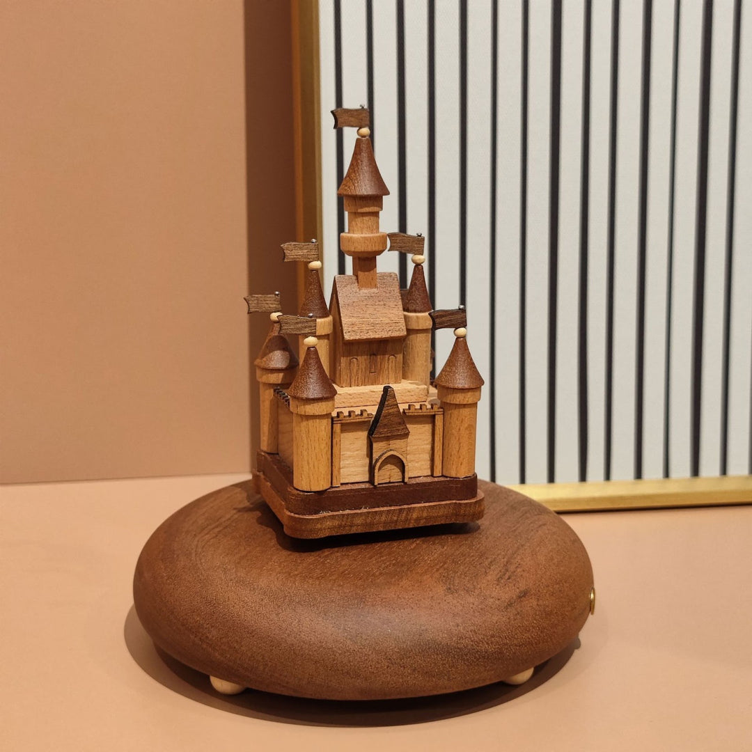 Holz-Spieluhr mit verschiedenen Melodien